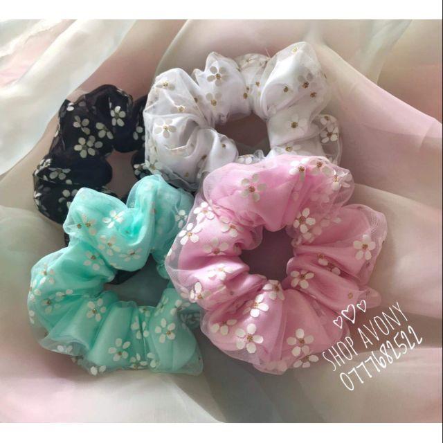 Cột tóc vải Scrunchies 2 lớp hoa mai nhí trắng