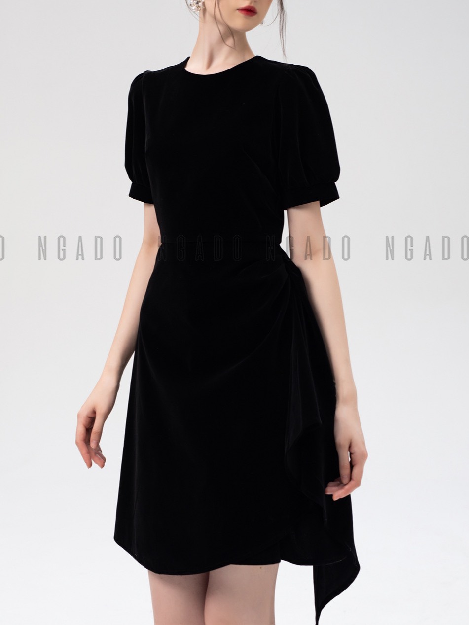 Đầm đen cổ tròn NGADO