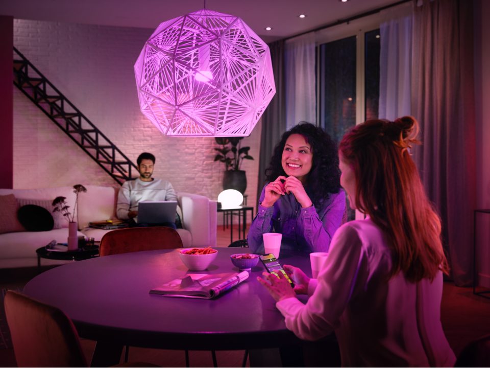 Bộ 3 Bóng Đèn Philips Hue White and Color Ambiance Starter Kit E27 16 triệu màu - Hàng chính hãng