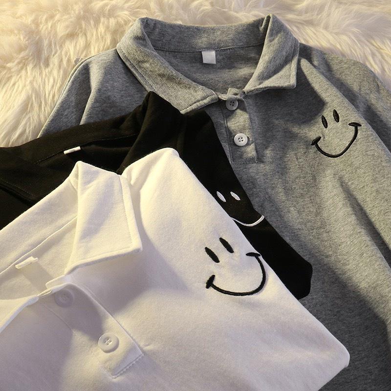 Áo polo nam nữ đều mặc được, thêu SMILE là điểm nhấn, gồm 3 màu đen trắng xám chất cotton