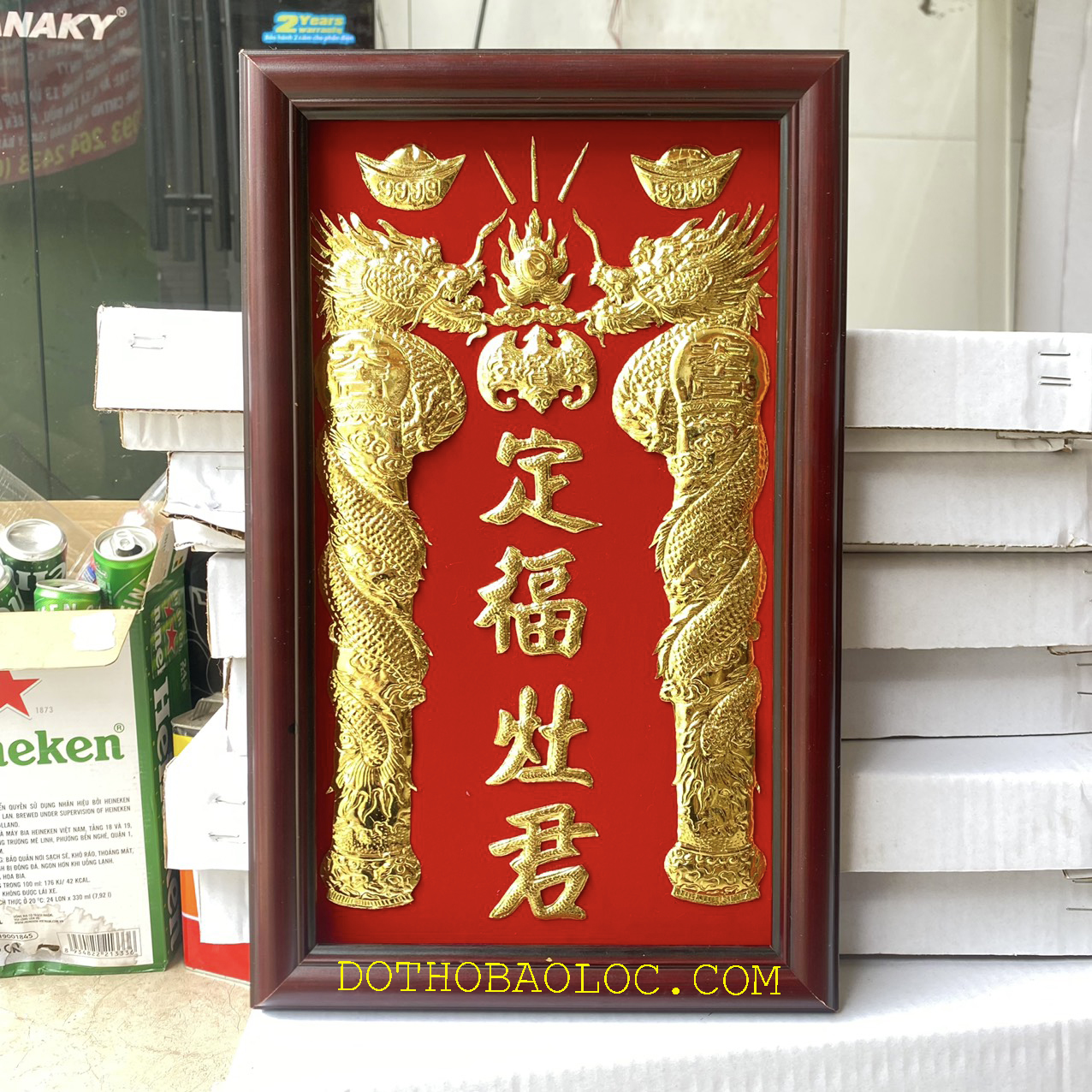 Bài vị Ông Táo dát vàng cao 37cm, ngang 23cm ( Vàng 24 K) - 1 hàng chữ, Khung gỗ cao cấp