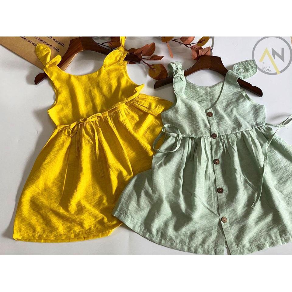 Đầm lụa xượt nút cho bé
