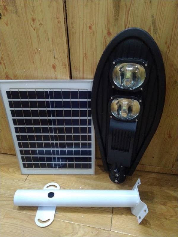 Đèn đường năng lượng mặt trời 100W - công nghệ COB - hình chiếc lá