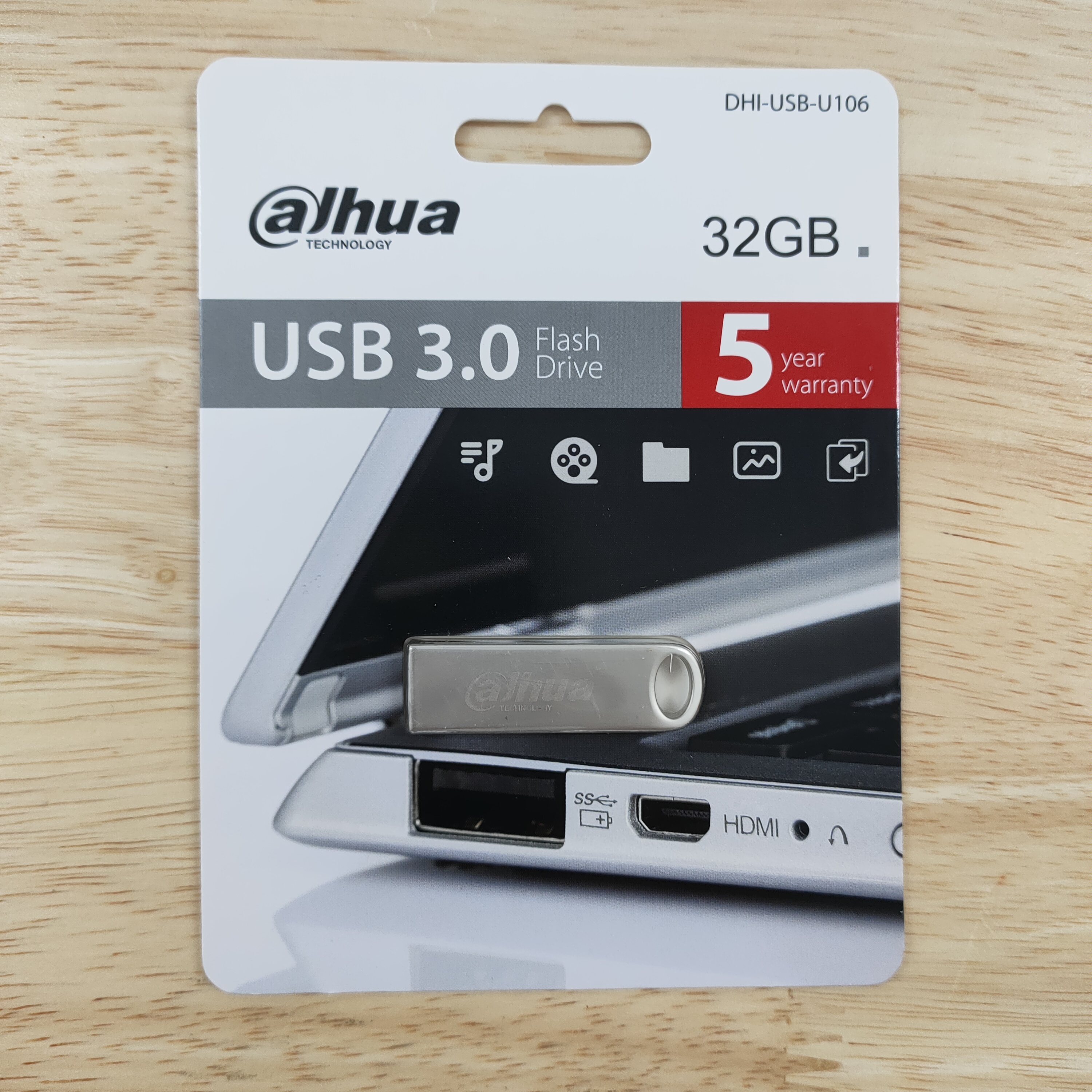 USB 3.0 Dahua U106 32GB Vỏ kim loại Có khuyên móc khóa - Hàng chính hãng