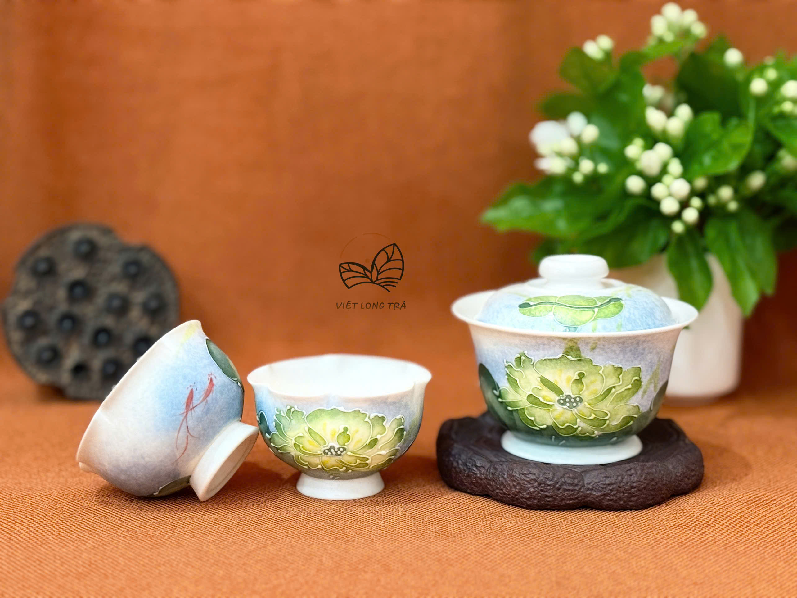 CHÉN KHẢI PHA TRÀ HỌA TIẾT HOA SEN XANH TRONG ĐẦM VẼ TAY - 105ML - GAIWAN