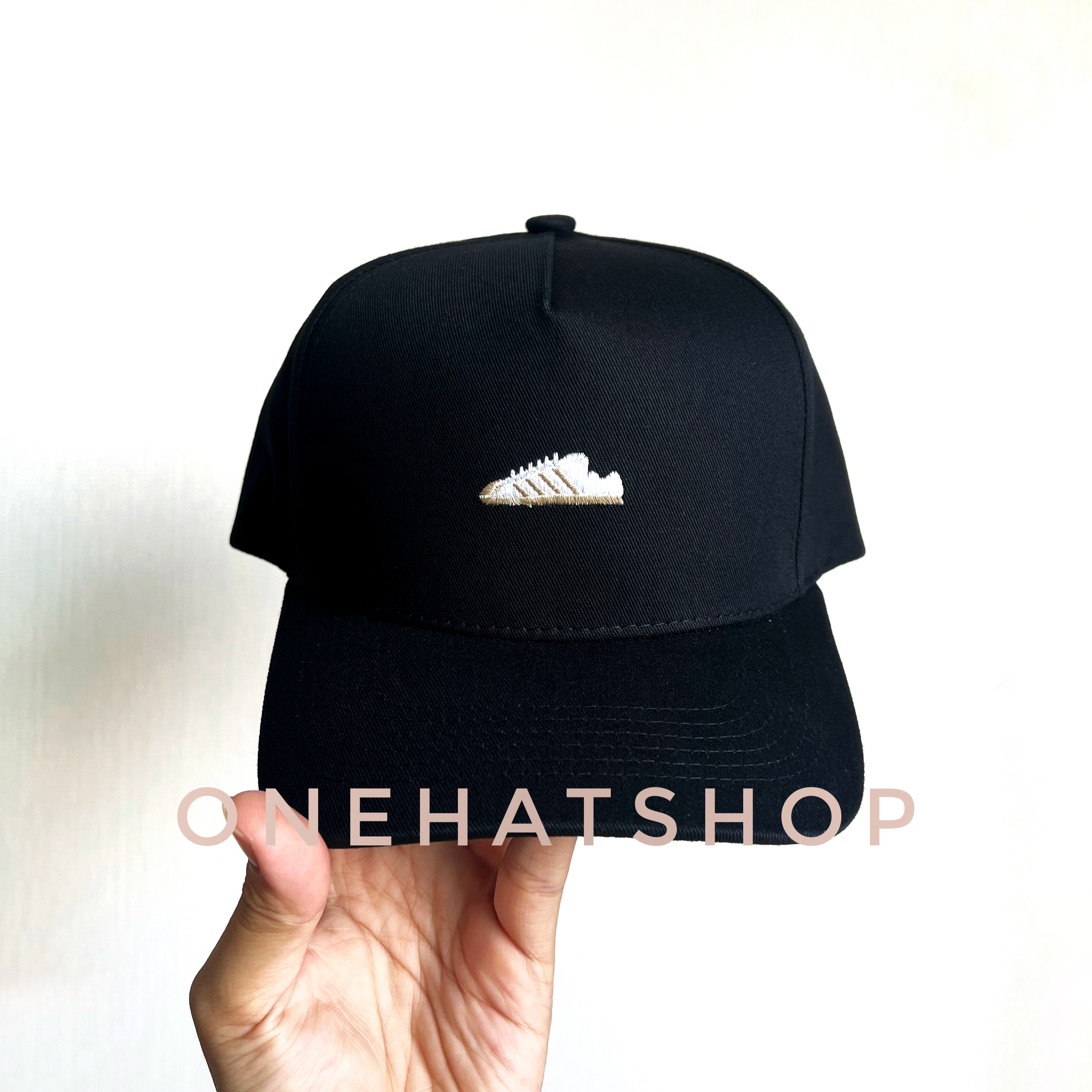 Nón lưỡi trai vành cong 2 phiên bản logo Sneaker giày 4 kẻ sọc Brand One Hat