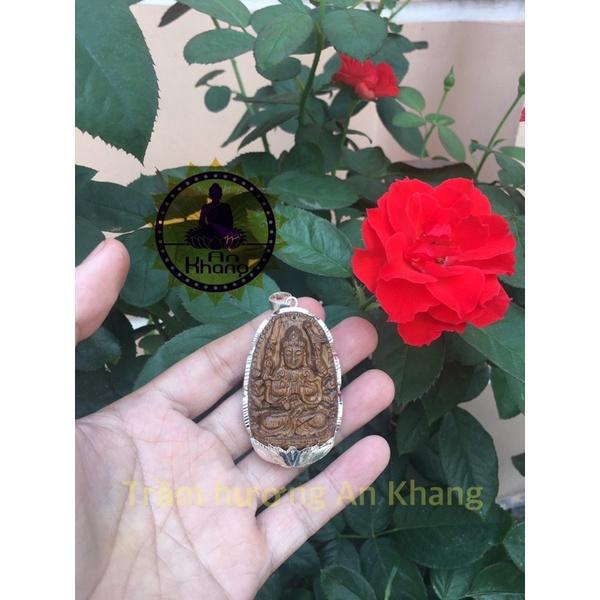 Mặt tượng bản mệnh trầm hương tốc bọc bạc.