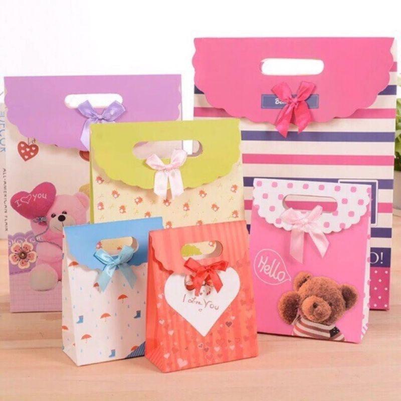 Túi giấy đựng quà các cỡ loại đẹp có nắp