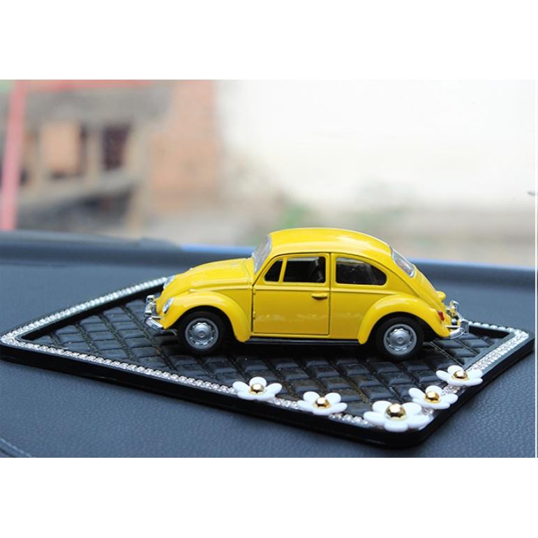 Set ô tô mô hình đế đính hoa cúc trang trí taplo ô tô, táp lô xe hơi -Hoàng Đông shop.