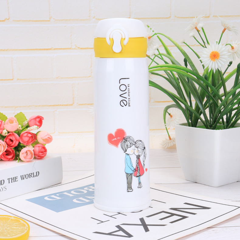 Bình Nước Thủy Tinh Bọc Nhựa Cách Nhiệt Hình Chibi Love Nắp Cài 450ml Siêu Hot