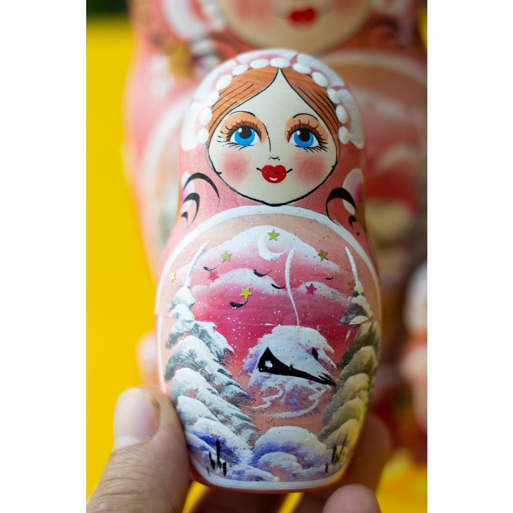 (RẤT ĐẸP VÀ ĐỘC ĐÁO) BỘ BÚP BÊ NGA MATRYOSHKA 7 LỚP 21CM "PHONG CẢNH MÙA ĐÔNG" MÀU HỒNG QUÀ LƯU NIỆM NGA CỰC ĐẸP