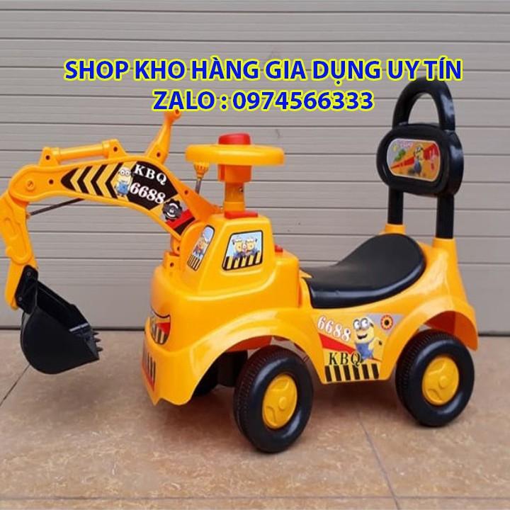 Xe cẩu chòi chân cho bé (Có nhạc + còi + gầu múc + tựa lưng)