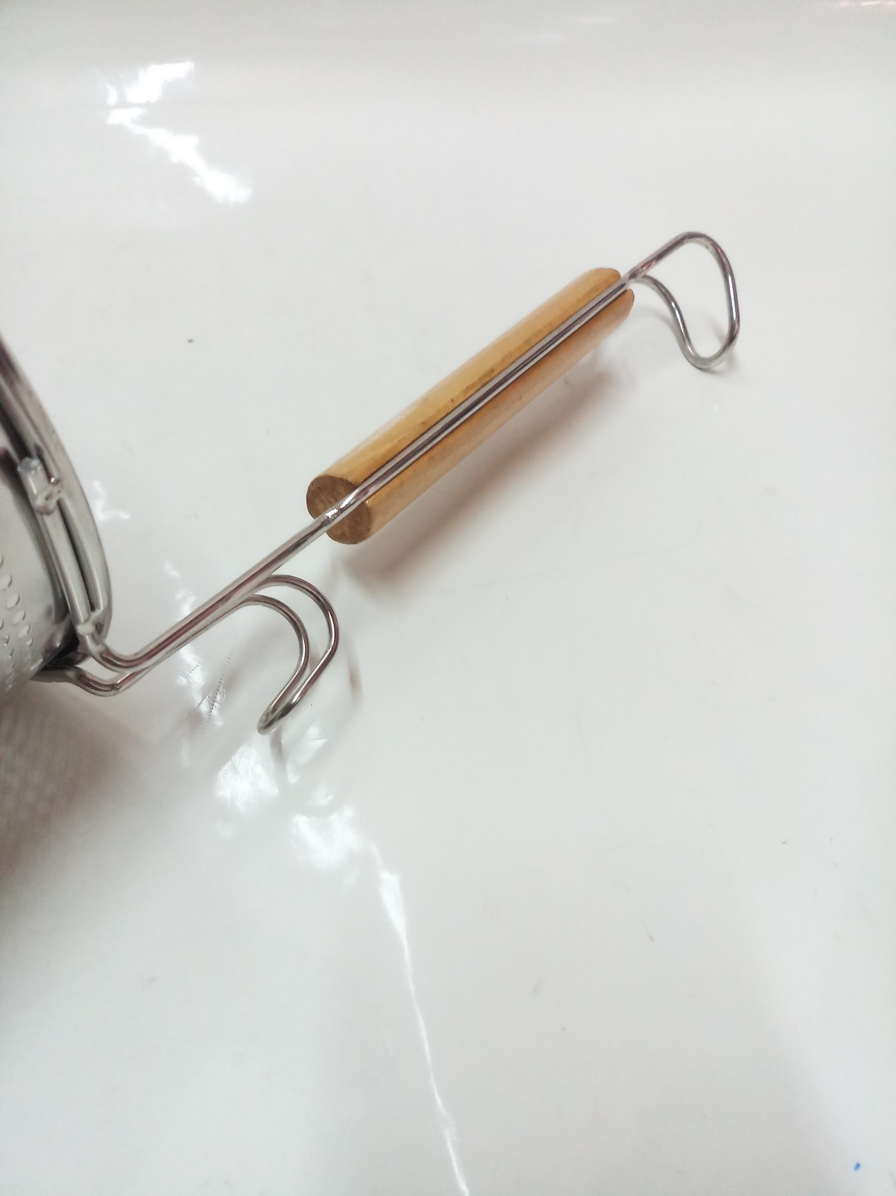 VỢT TRỤNG INOX DẬP LỔ TRÒN.