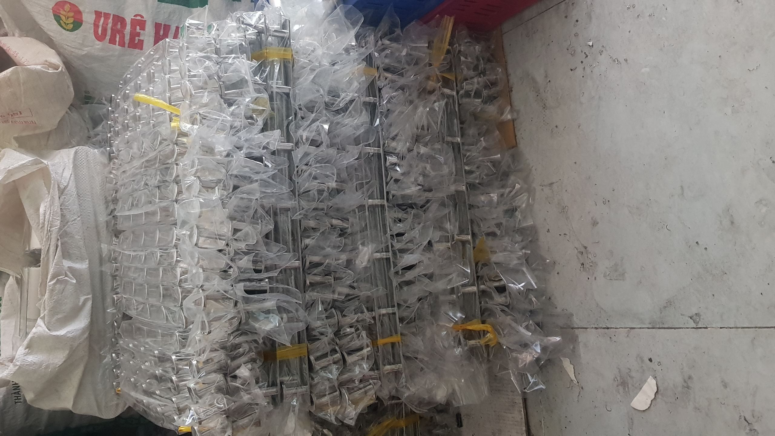 MÓC TREO QUẦN ÁO GẮN TƯỜNG SIÊU TIỆN DỤNG,CHẮC CHẮN,INOX 304 CHỐNG ĂN MÒN CAO,TRANG TRÍ NHÀ CỬA
