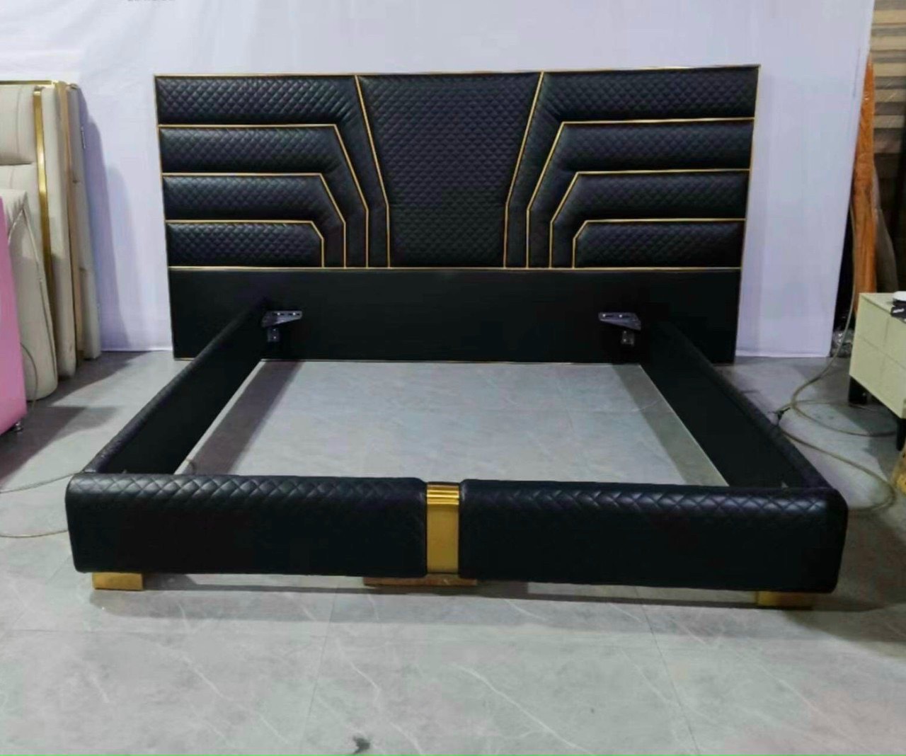 Giường ngủ Juno Sofa hiện đại bọc da cao cấp phối kim loại