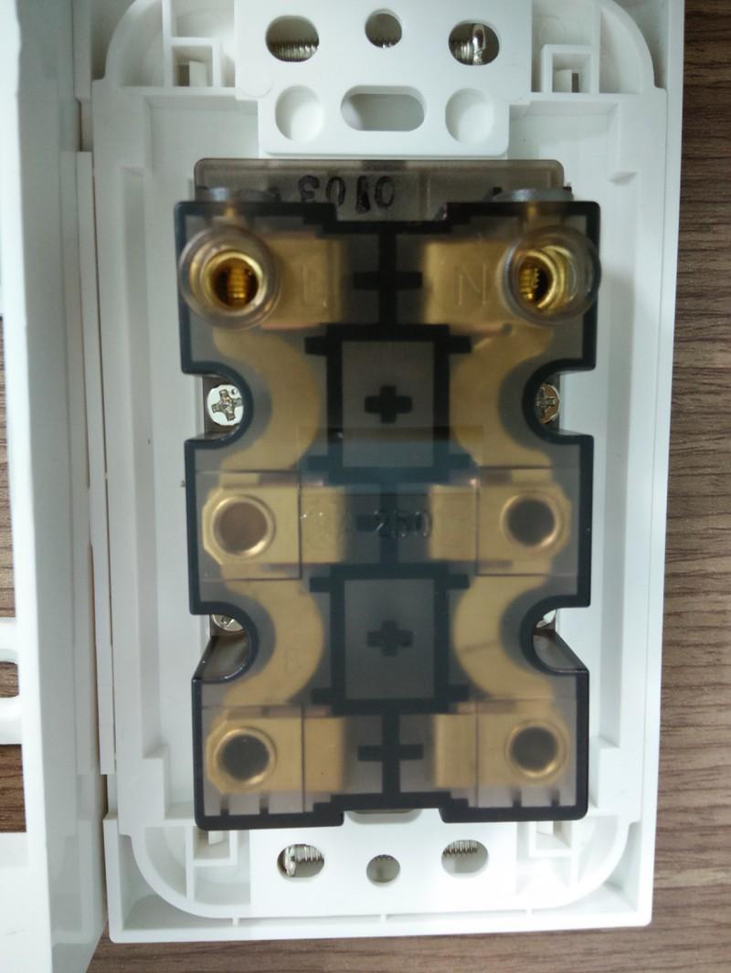 Ổ cắm điện ổ cắm âm tường ổ cắm nổi ổ cắm 3 ổ cắm 2 chấu Sino Vanlock