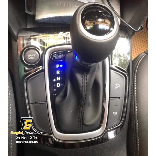 Hình ảnh Ốp nội thất Titan Hyundai Kona Cao cấp