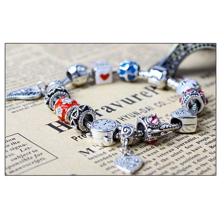 Vòng tay charm đồng hồ và chiếc lá