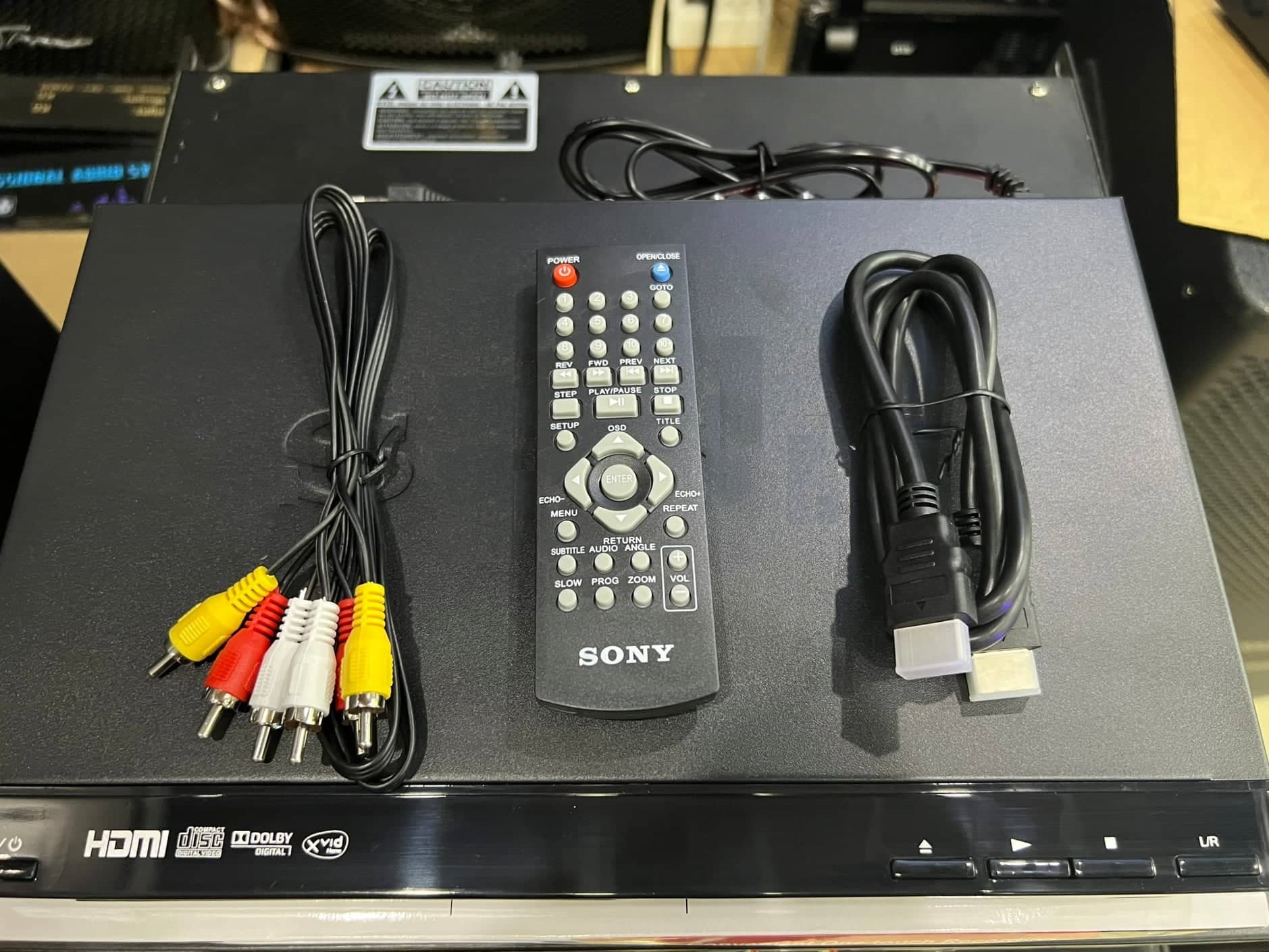 Đầu đĩa DVD DVP-SR520P: Hình ảnh sắc nét qua cổng HDMI, đọc nhiều định dạng đĩa, không kén đĩa