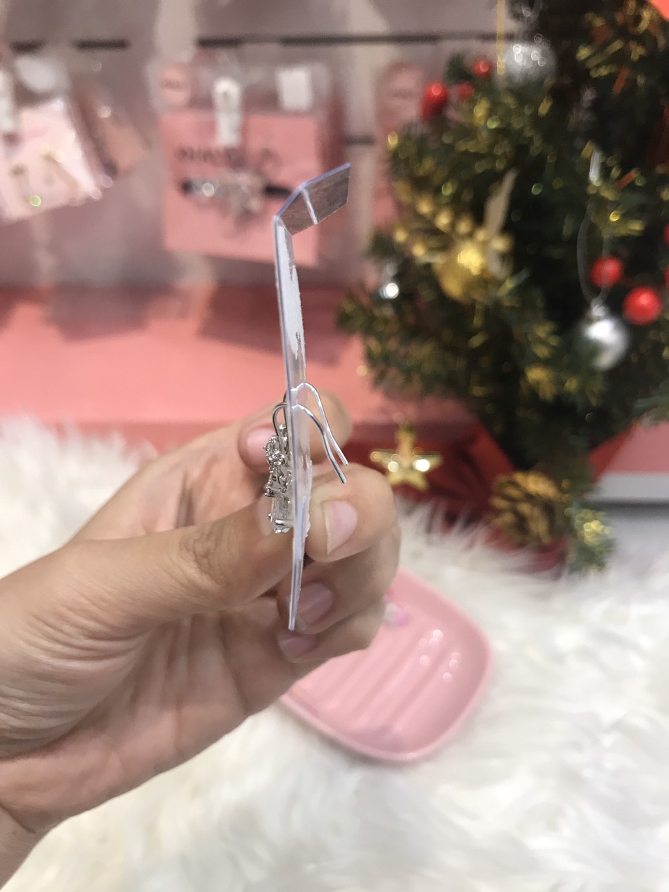 Đôi bông tai , hoa tai , trang sức hình bông hoa có đính hột lấp lánh kiểu móc tai cho bé gái , bạn nữ - 200BT058