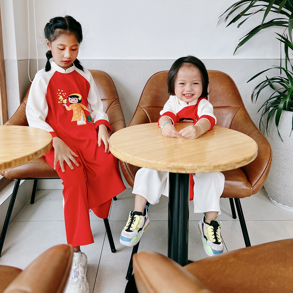 Áo dài đôi Bé Trai Bé Gái mặc cặp vải lụa chéo mềm màu đỏ in hình em bé Tết kèm quần suông MamLa TC204