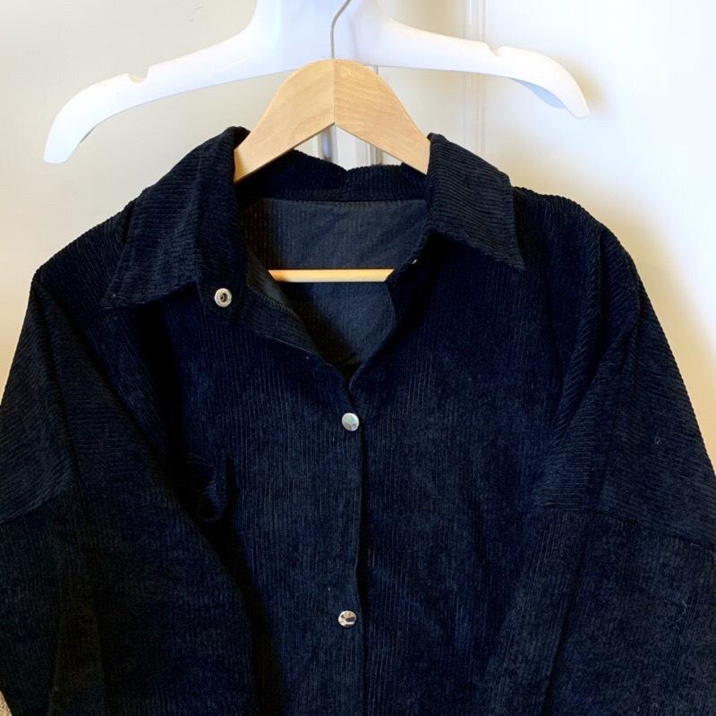 Áo Sơ Mi Nhung Gân Tăm Phối 1 Túi Cúc Bấm Tay Phồng Form Rộng Unisex Nam Nữ Couple Phong Cách Hàn Quốc