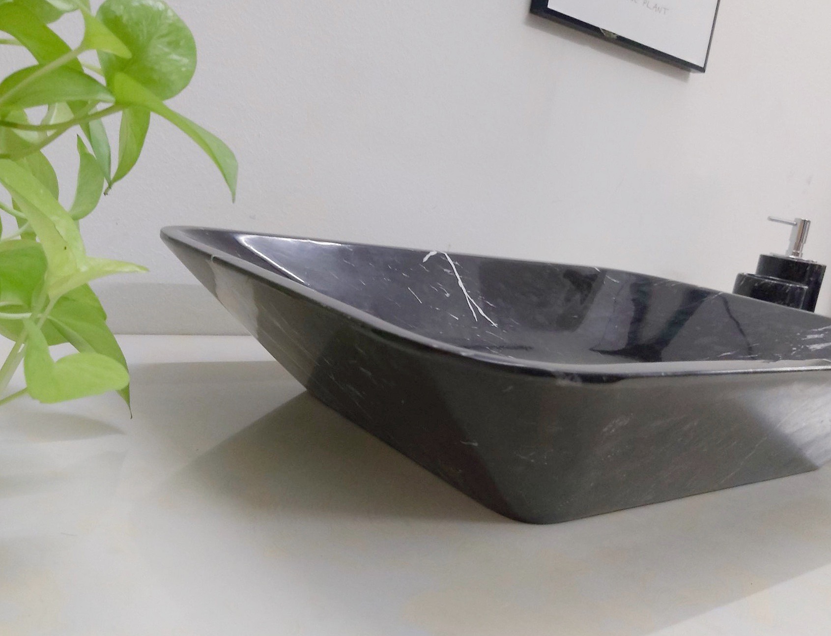 Chậu rửa mặt lavabo đá tự nhiên đen ý BST53 - HCN vát