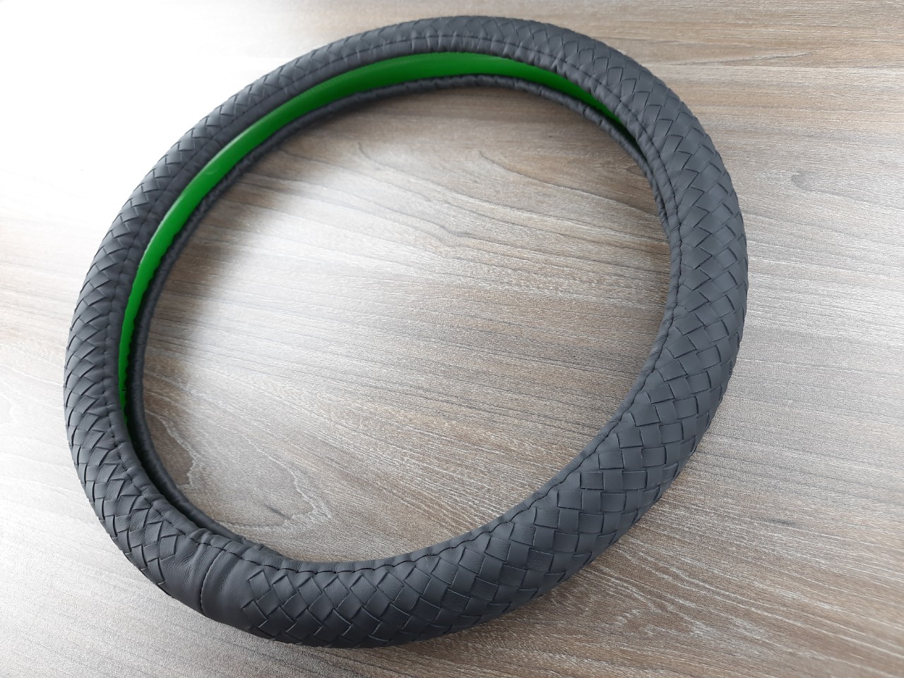 Bọc vô lăng cao cấp dành cho Mercedes chất liệu da thật - Khâu tay 100% size M phù hợp các loại xe nhãn hiệu Macsim mã 8991