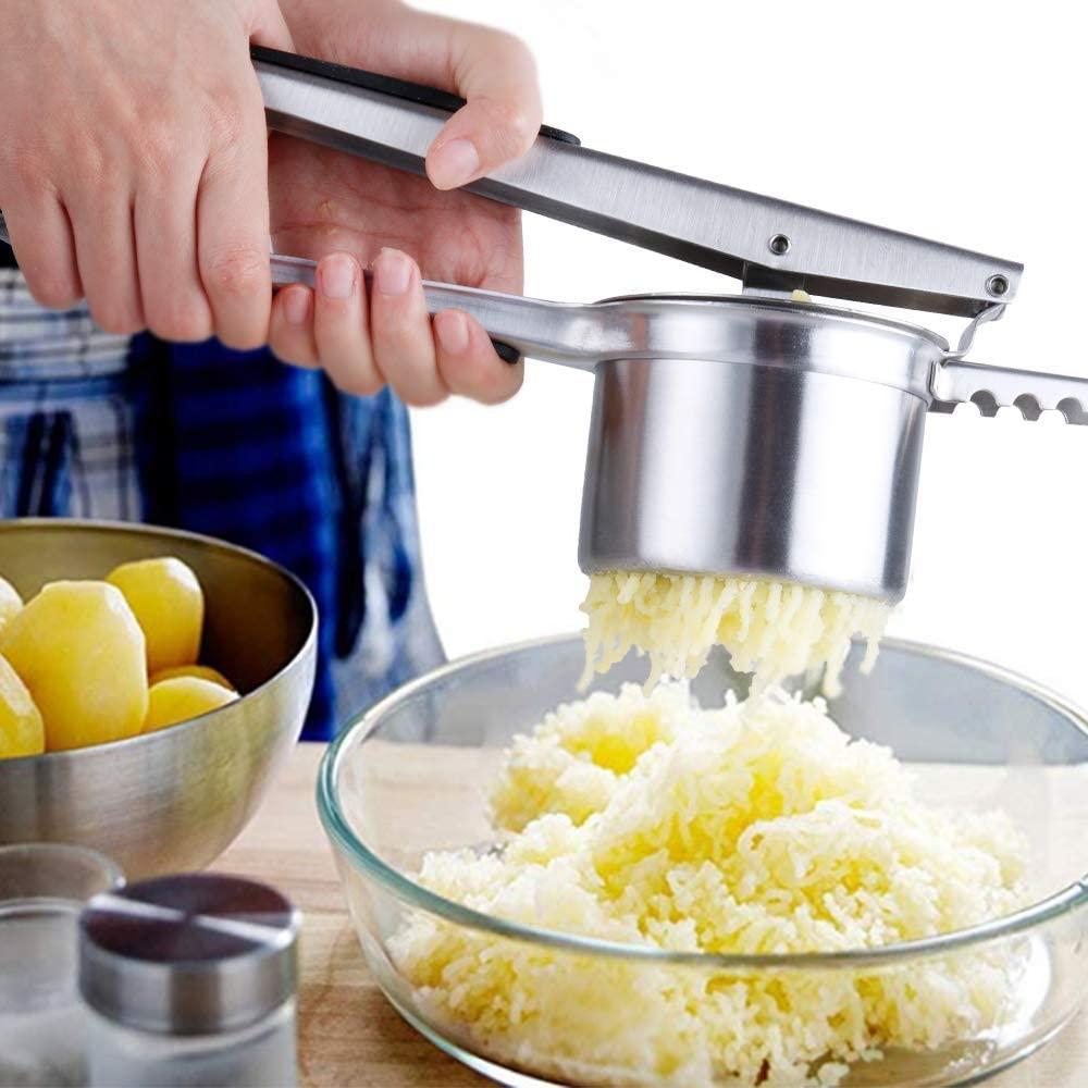 Potato Masher Fruit Press với tay cầm cảm ứng mềm màu đen