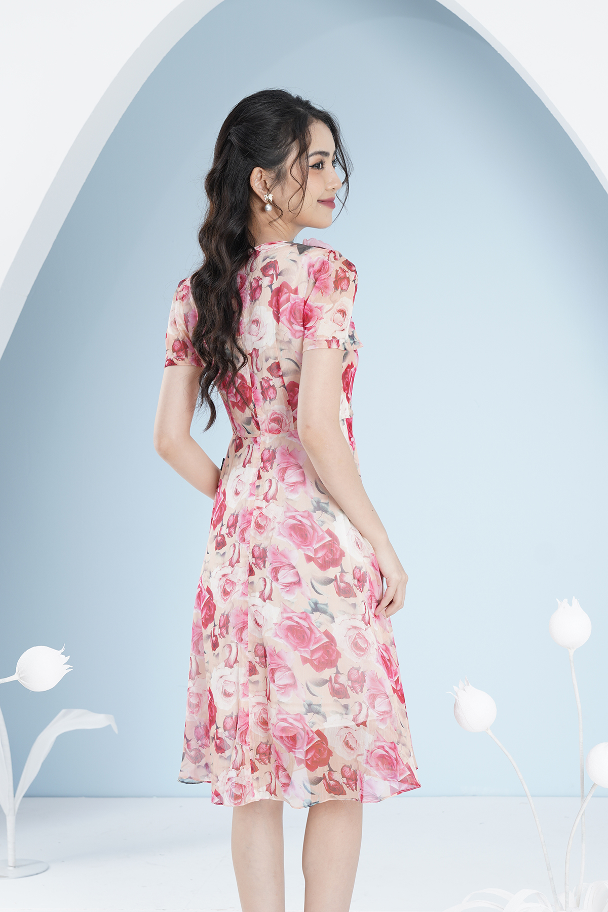 Đầm Tơ Hoa Hồng Đính Hoa Thủ Công Luperi LFV3280 chất liệu mềm mại mát mịn kiểu dáng xòe nhẹ nữ tính cho nàng