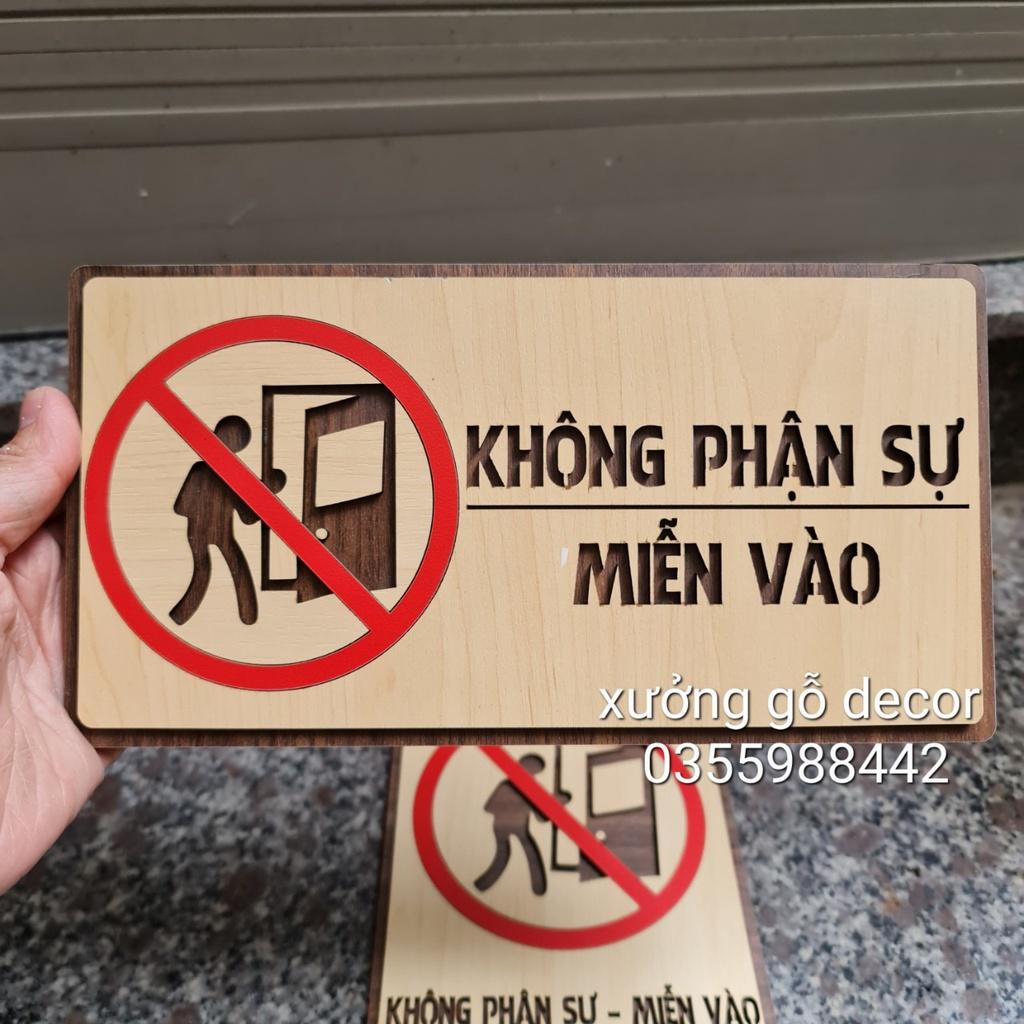 Biển báo không phận sự miễn vào - biển báo dán tường chất liệu gỗ