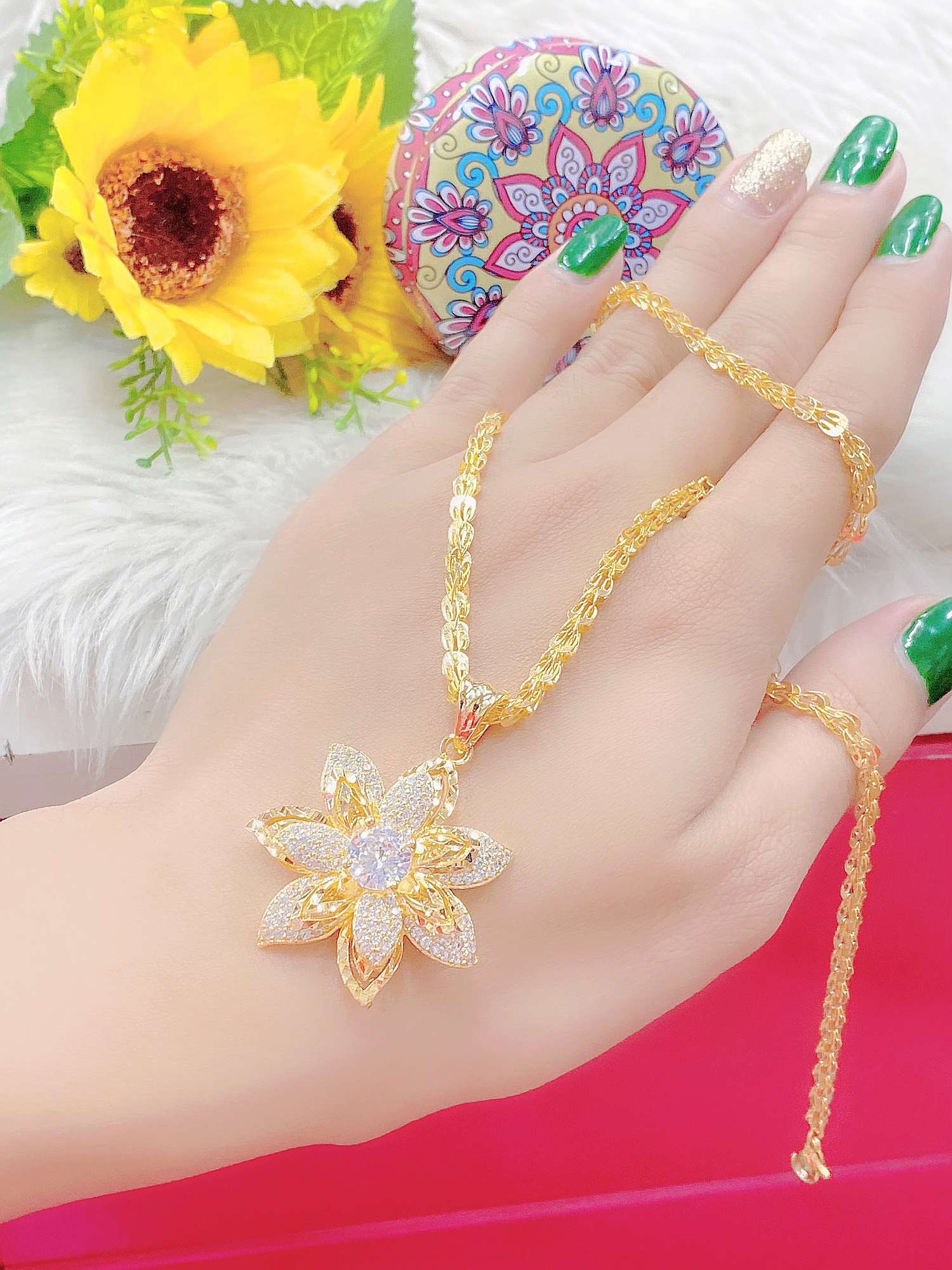 Dây chuyền nữ mặt hoa xoàn mạ 18.k cao cấp