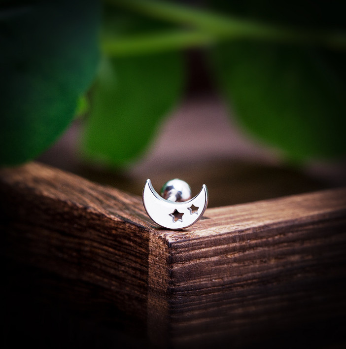 Bông Tai Nam Nữ Unisex Hình Mặt Trăng Titan Ko Han Rỉ TT 4022 – 1 Cặp