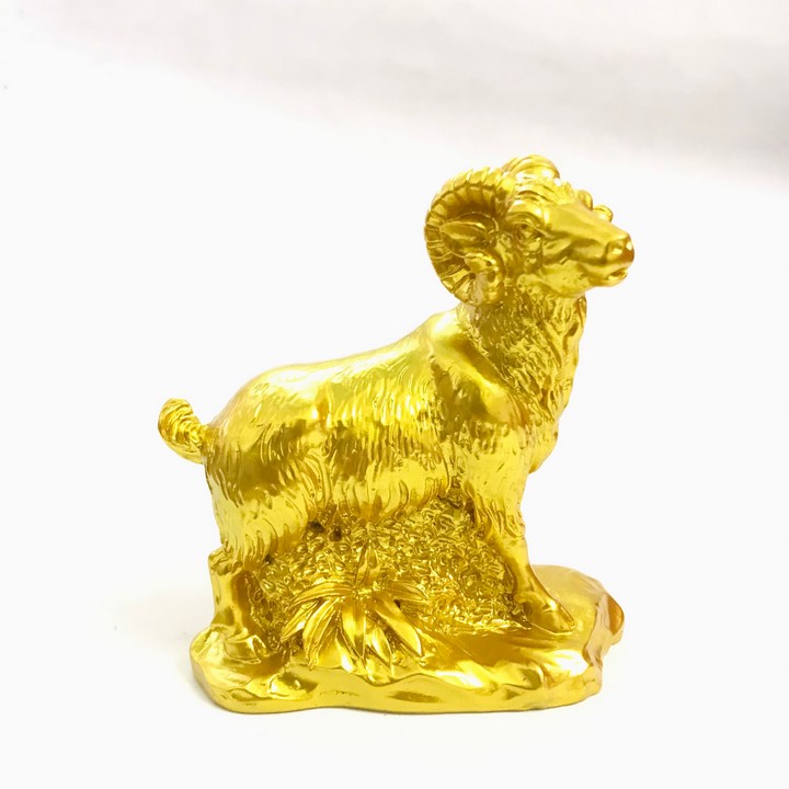Tượng con Dê vàng, chất liệu nhựa được phủ lớp màu vàng óng bắt mắt, dùng trưng bày trong nhà, những nơi phong thủy, cầu mong may mắn, tài lộc - TMT Collection - SP005236