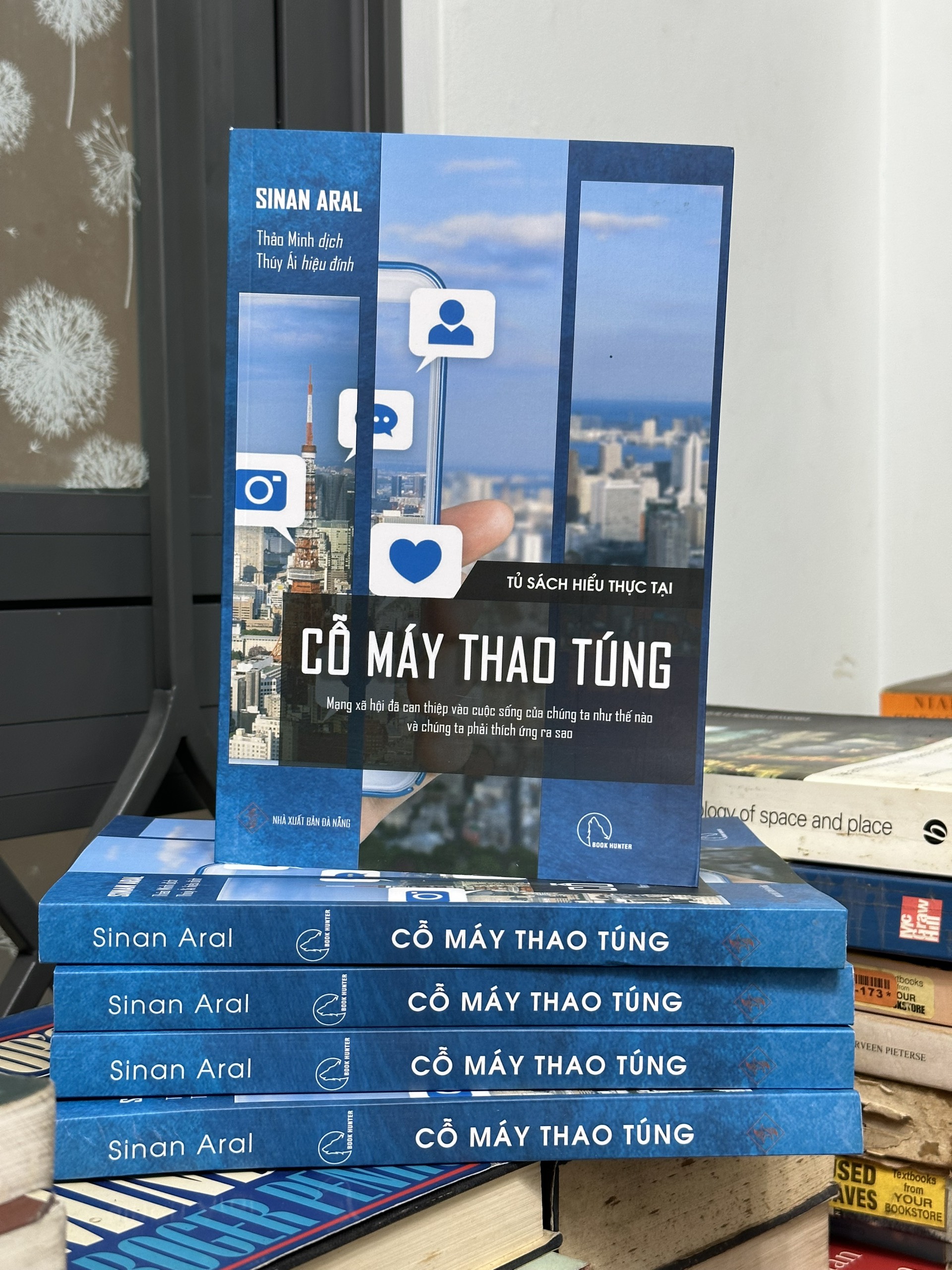 Cỗ Máy Thao Túng (Mạng xã hội đã can thiệp vào cuộc sống của chúng ta như thế nào và chúng ta phải thích ứng ra sao)- Sinan Aral - Thảo Minh dịch - (bìa mềm)