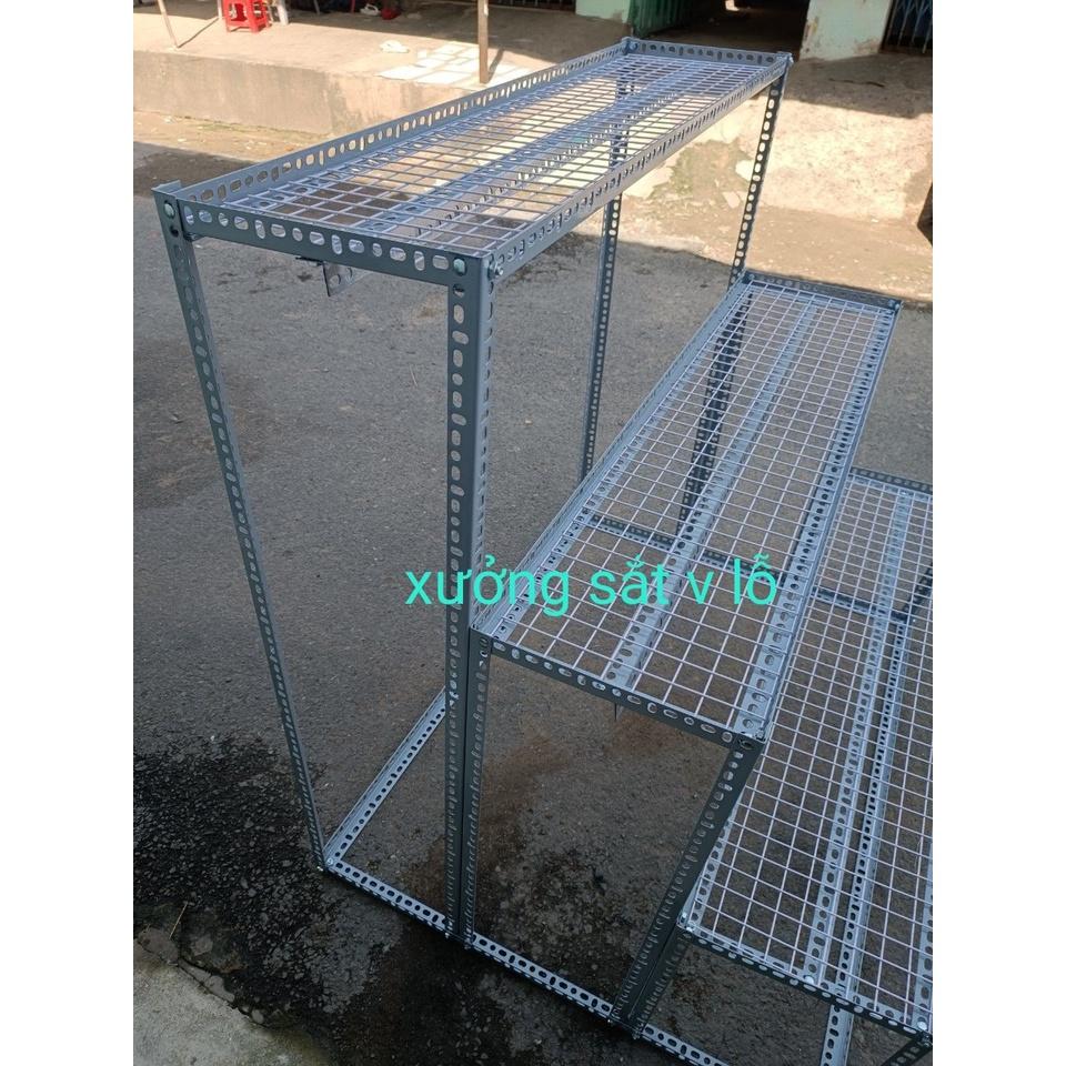 KỆ SẮT V LỖ BẬC THANG 3 BẬC KHUNG V3X3cm VỈ LƯỚI SẮT Ô VUÔNG
