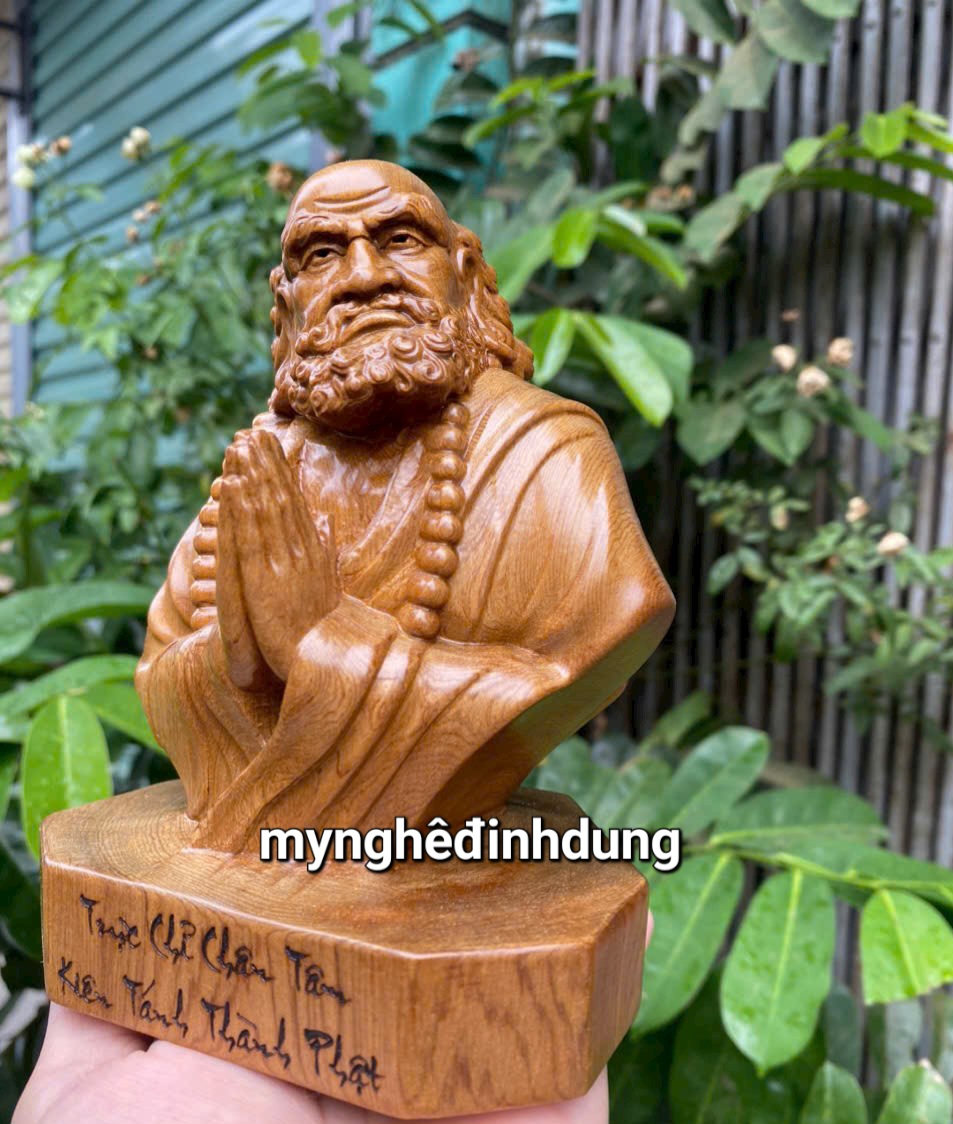 Tượng đạt ma sư tổ bằng gỗ bách xanh thơm nức kt cao 15x11x9cm