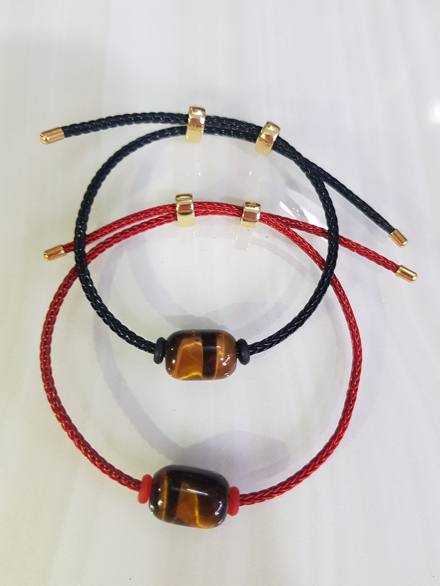Vòng tay phong thủy charm hạt lu thống đá mắt hổ tự nhiên vàng nâu bóng đẹp Phối với dây đeo tay màu đen hoặc đỏ bất kỳ ạ Vòng tay may mắn hợp nữ mệnh thổ mệnh kim mệnh thủy ạ
