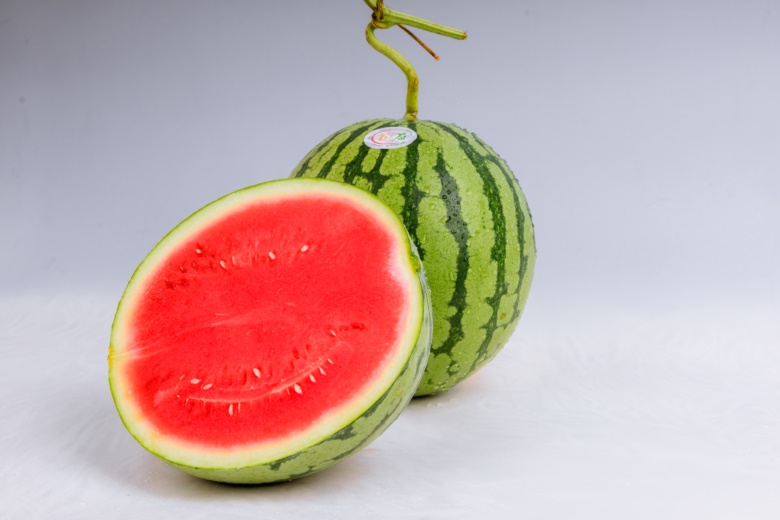 - Dưa hấu ruột đỏ không hạt