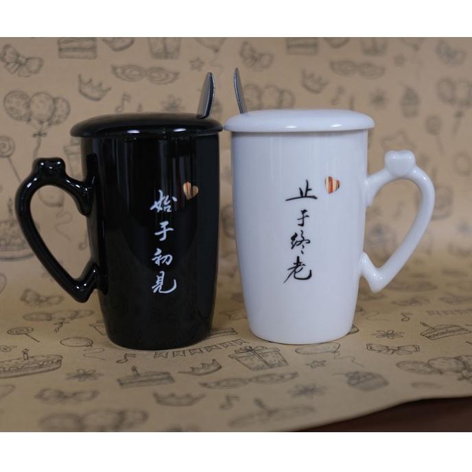Ly sứ giữ nhiệt, Cốc uống nước đẹp, Quà lưu niệm, cute đơn giản trắng đen, kèm nắp đậy 300ml