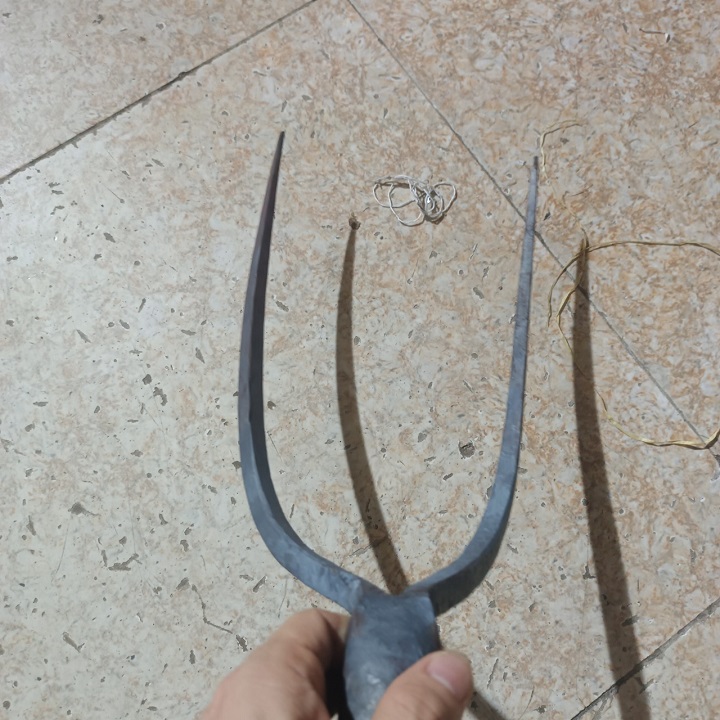 Dụng Cụ Gẩy Rơm Cò Neo, Nỉa Rơm,Cây Móc Rơm 2 Răng Tiện Lợi , Siêu Cứng