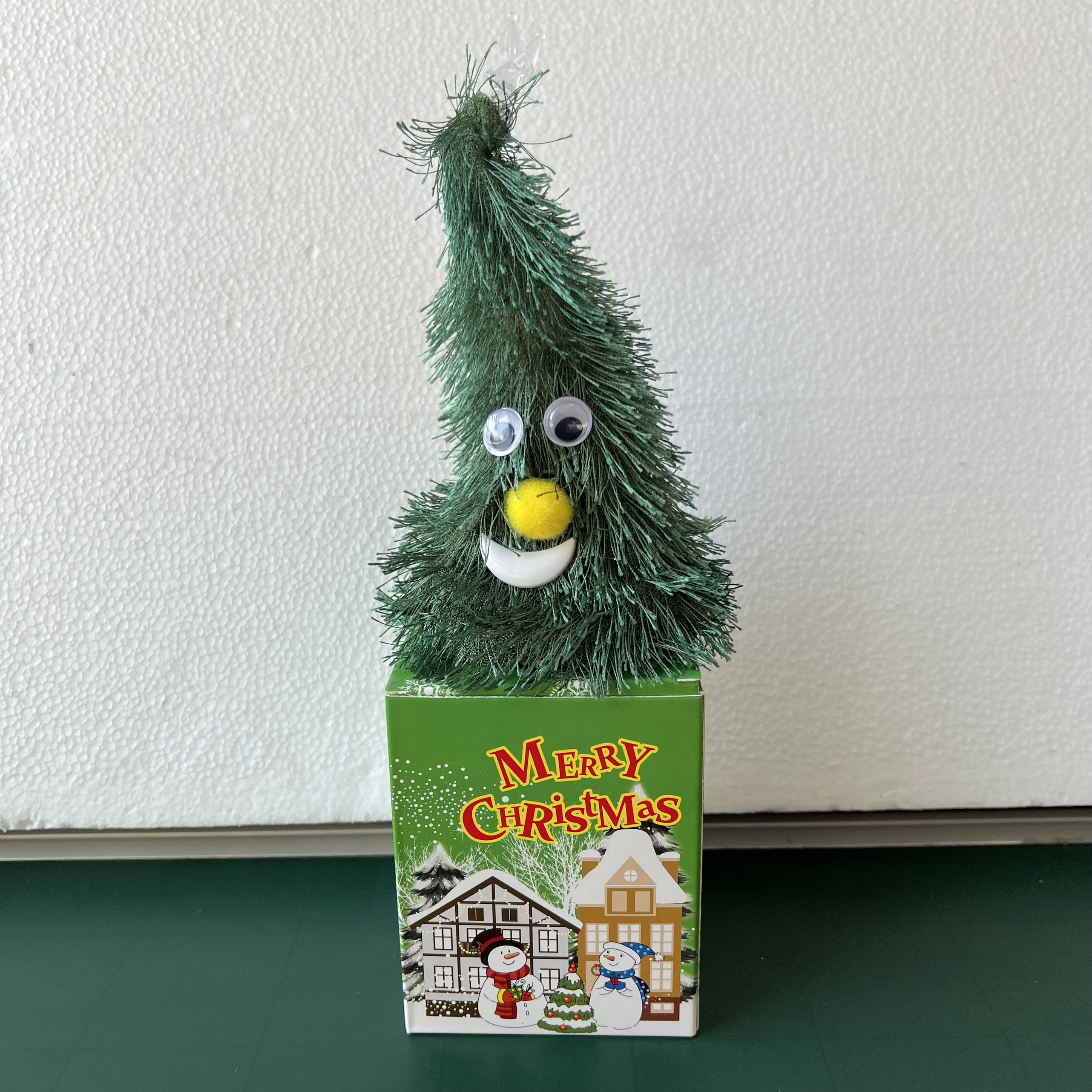 Cây thông Noel phát nhạc Merry Christmas có đèn sáng và lắc đầu làm quà tặng và trang trí Giáng sinh