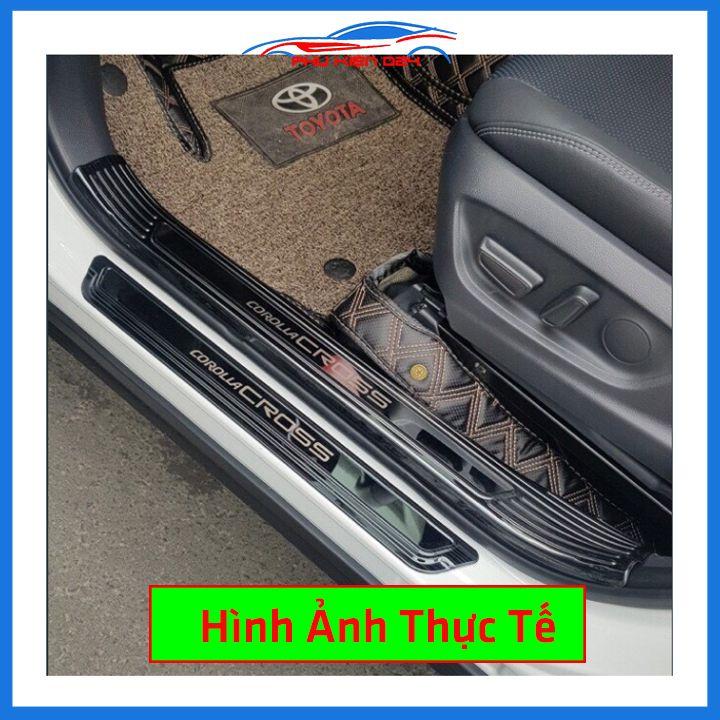 Bộ ốp bậc cửa trong ngoài nẹp bước chân Corolla Cross 2020 vân Titan chống trầy trang trí xe