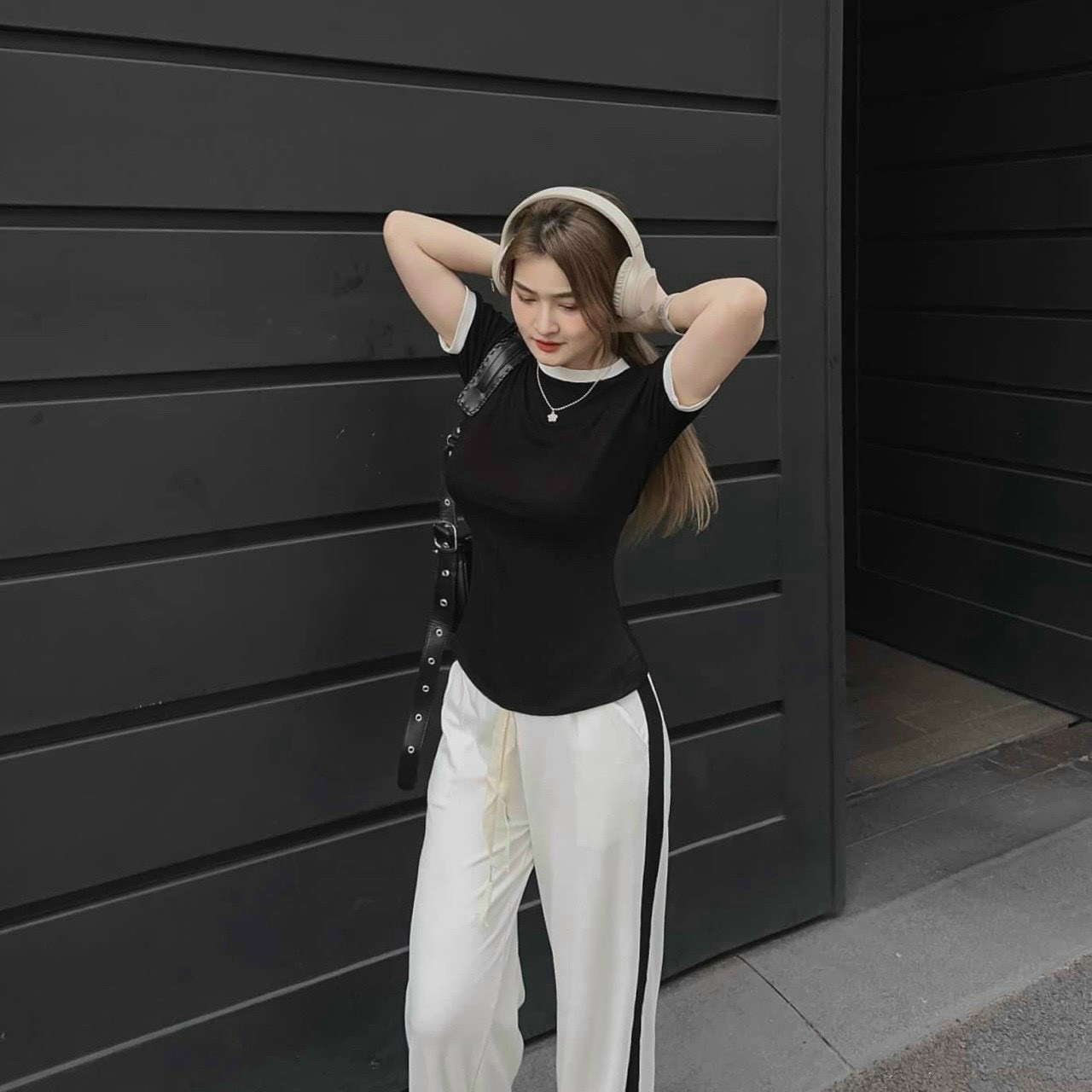 SÉT BỘ THỂ THAO VIỀN NÉ 2 MÀU Y HÌNH