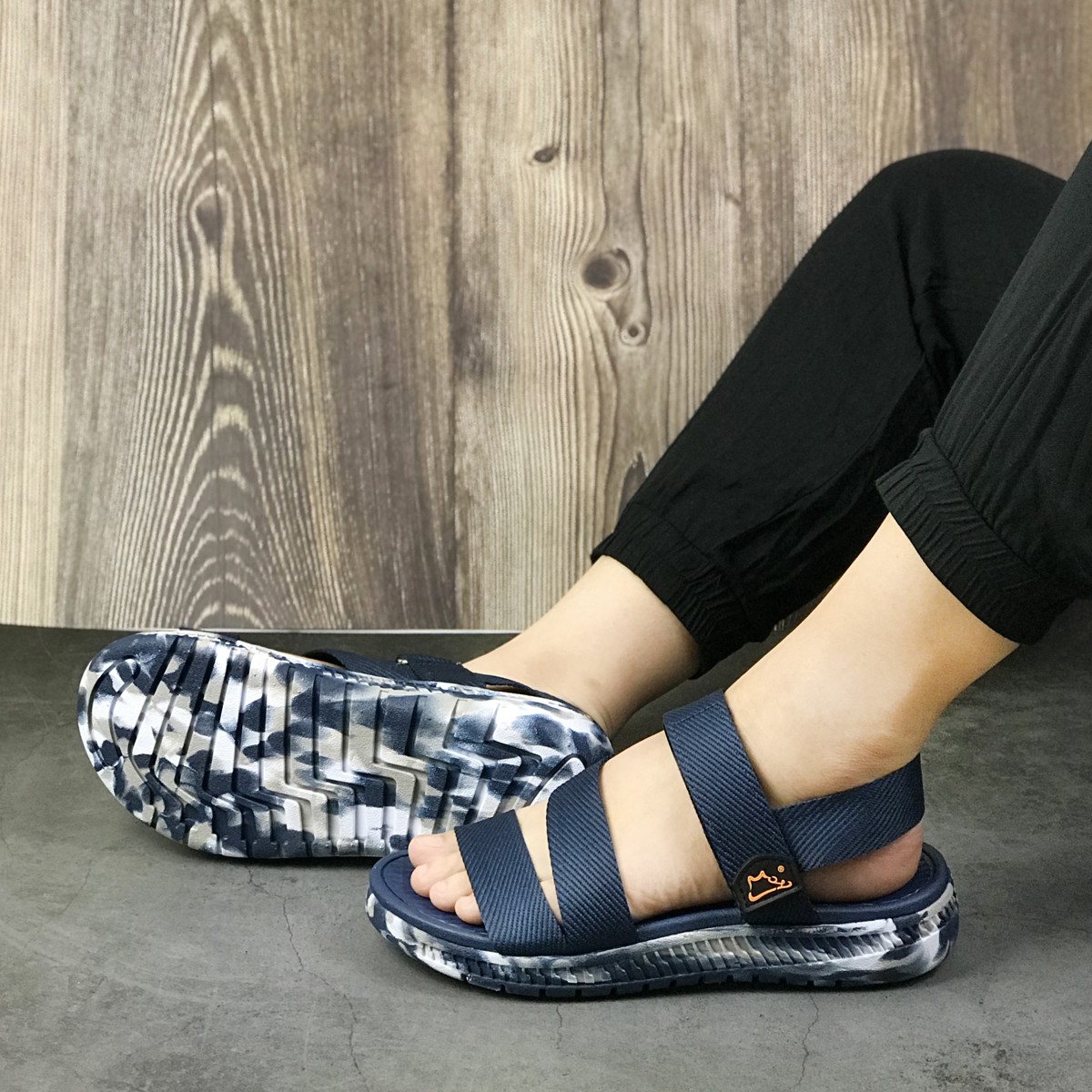 Giày sandal nữ siêu nhẹ hiệu MOL thích hợp mang đi học MS2Ch2