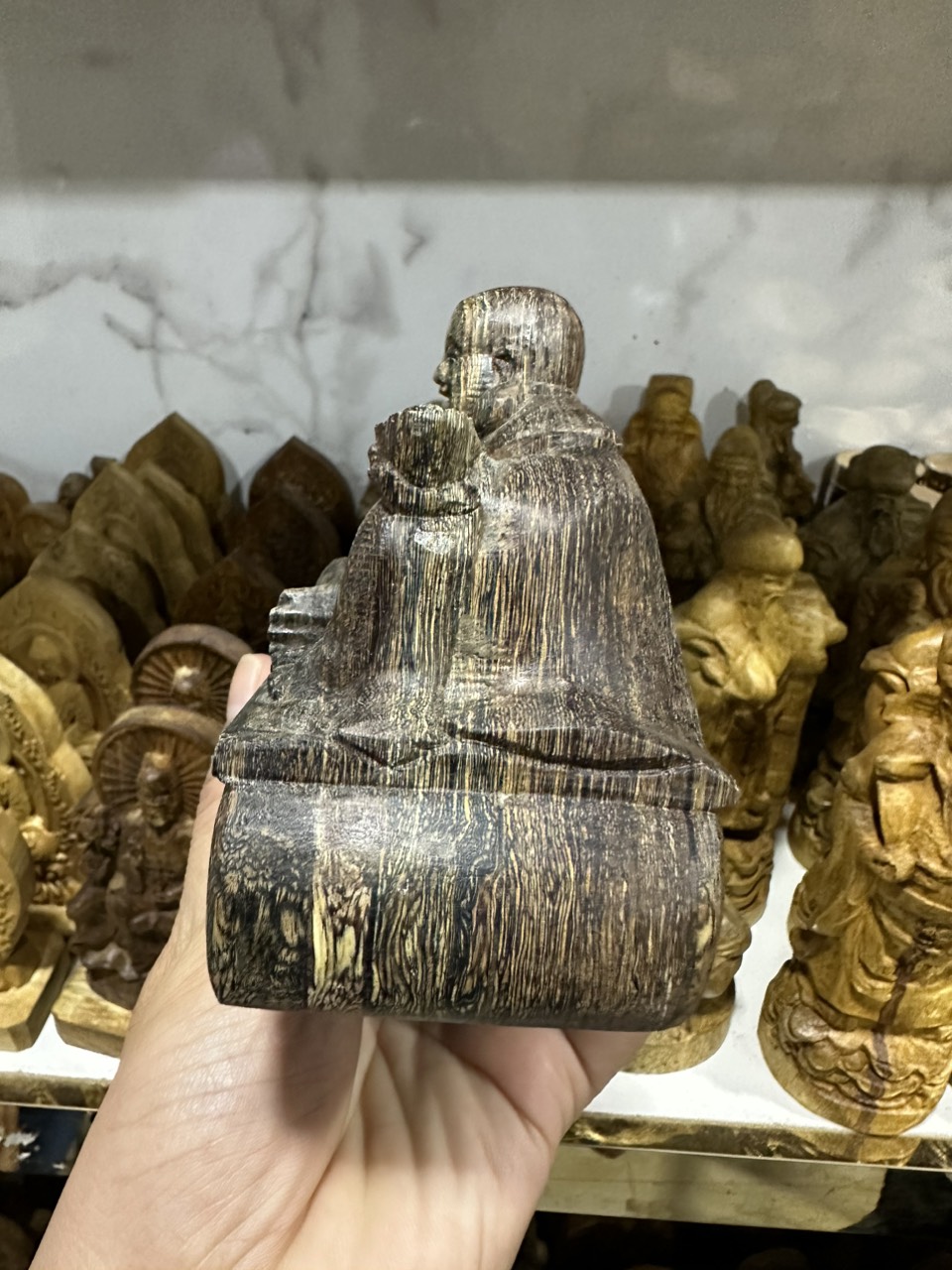 Tượng phật Di Lặc phong thủy gỗ trầm hương sánh chìm để bàn làm việc, taplo xe ô tô, xe hơi