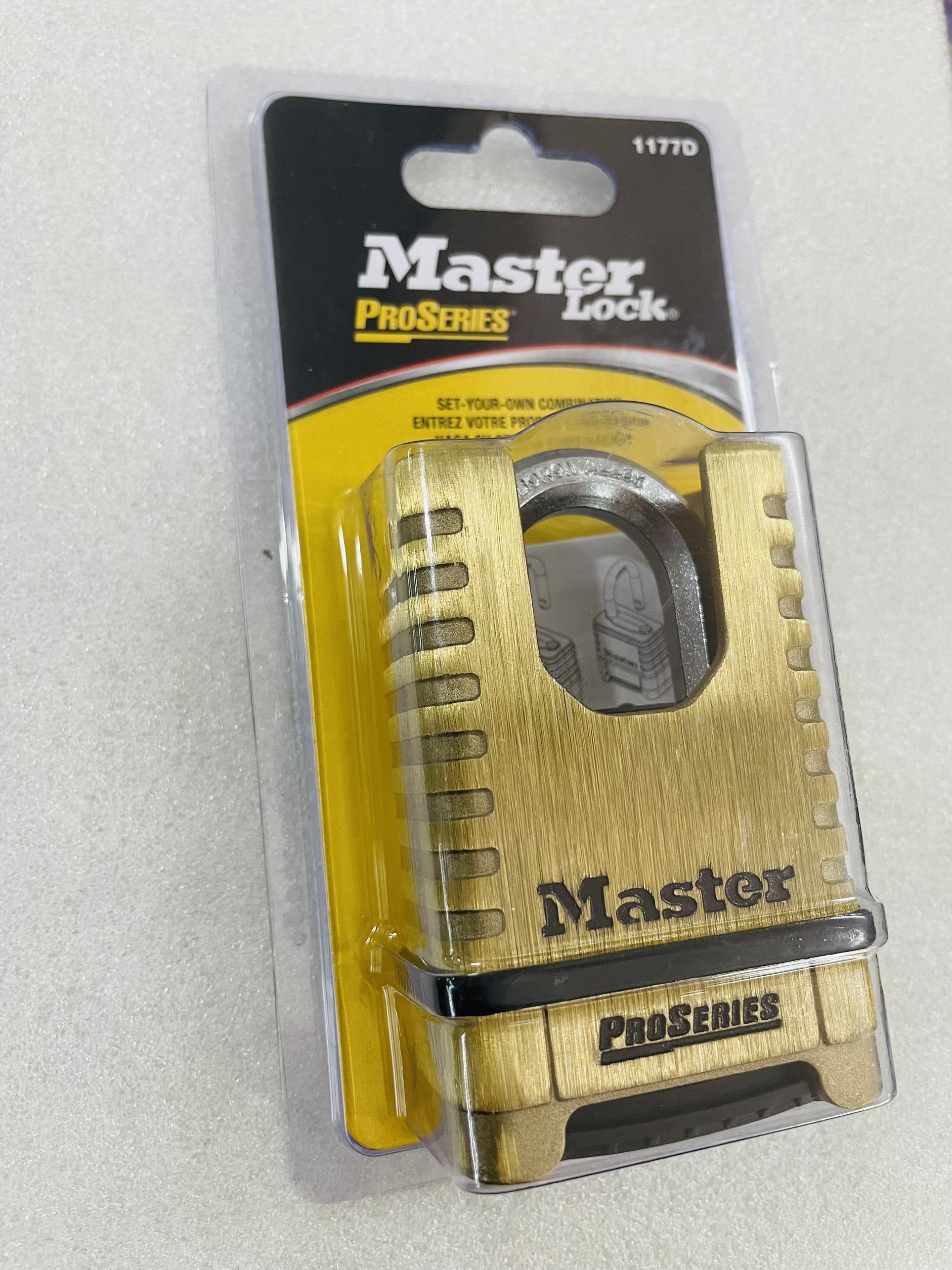 Khóa Số Master Lock 1177 D - Thân Đồng Rộng 58mm Có Vai Chống Cắt