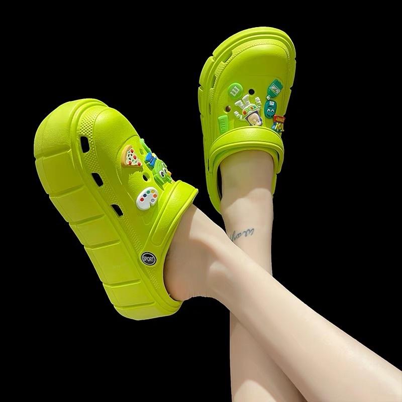 Dép nữ Cross độn đế 6cm siêu nhẹ kèm Sticker dễ thương mẫu mới nhất 2022 hot trend - dép sục nữ hot trend 2022