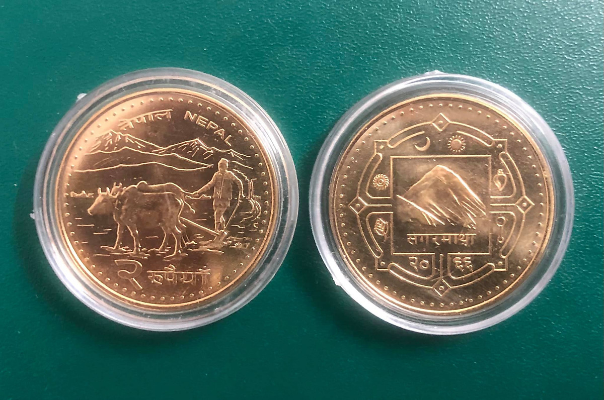 Đồng Xu con Trâu vàng của Nepal, kèm túi gấm may mắn - tặng kèm case nhựa bảo quản PCCB MINGT