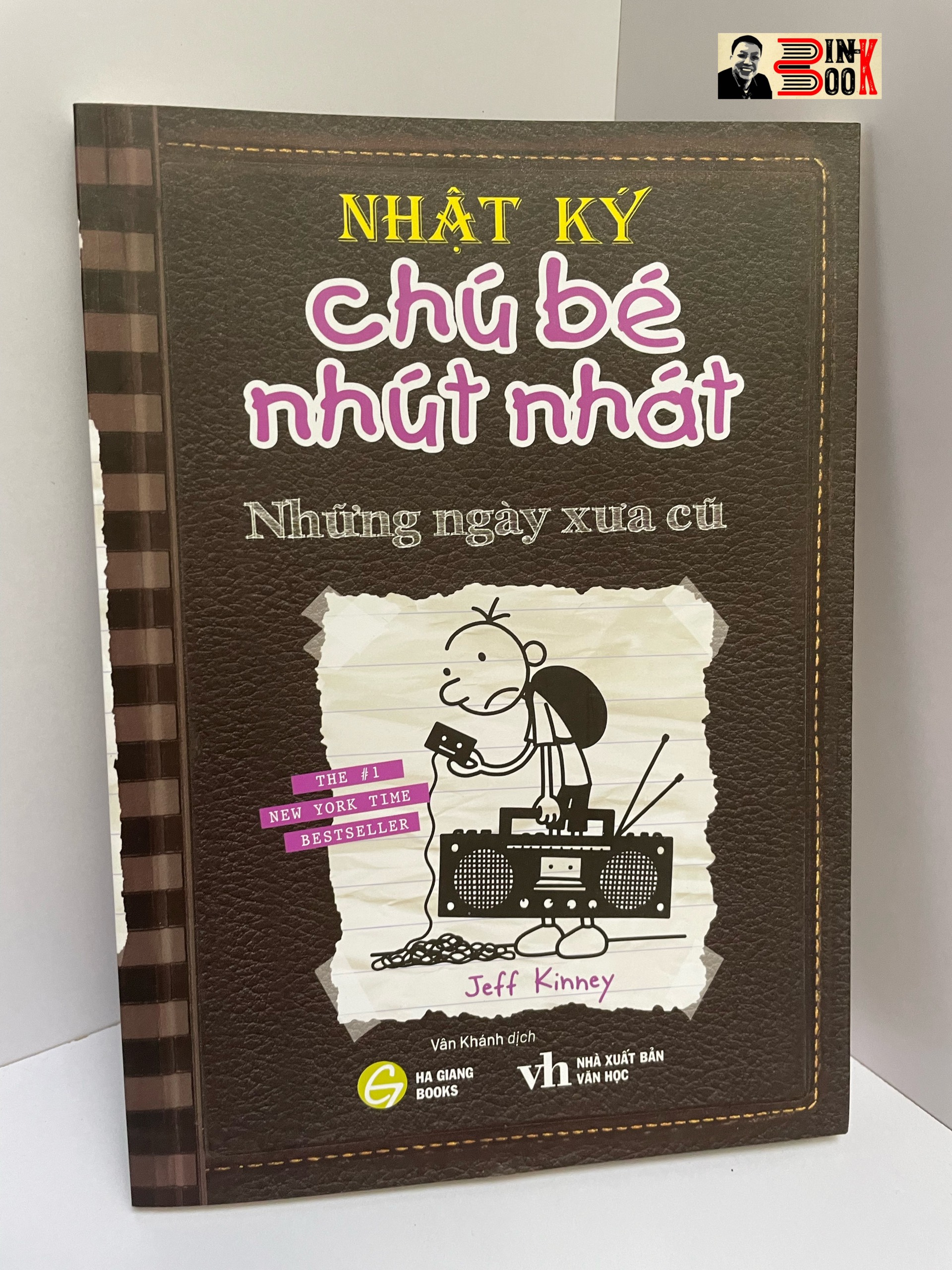 NHẬT KÝ CHÚ BÉ NHÚT NHÁT – NHỮNG NGÀY XƯA CŨ - Tiểu thuyết hay nhất thế giới về tuổi thơ suốt 01 năm - #1 Newyork Time Best Seller – Hà Giang Books – NXB Văn Học 